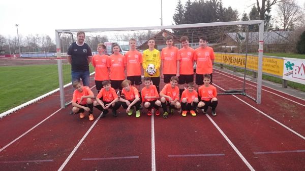 Foto der neuen Trikots am Fußballteam