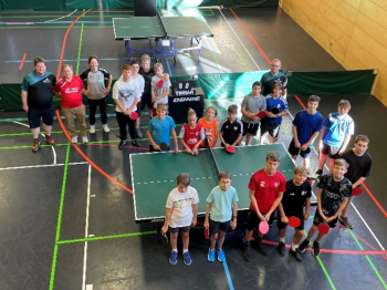 Foto der teilnehmenden Schüler der Schulmeisterschaft in Tennis 2022/23