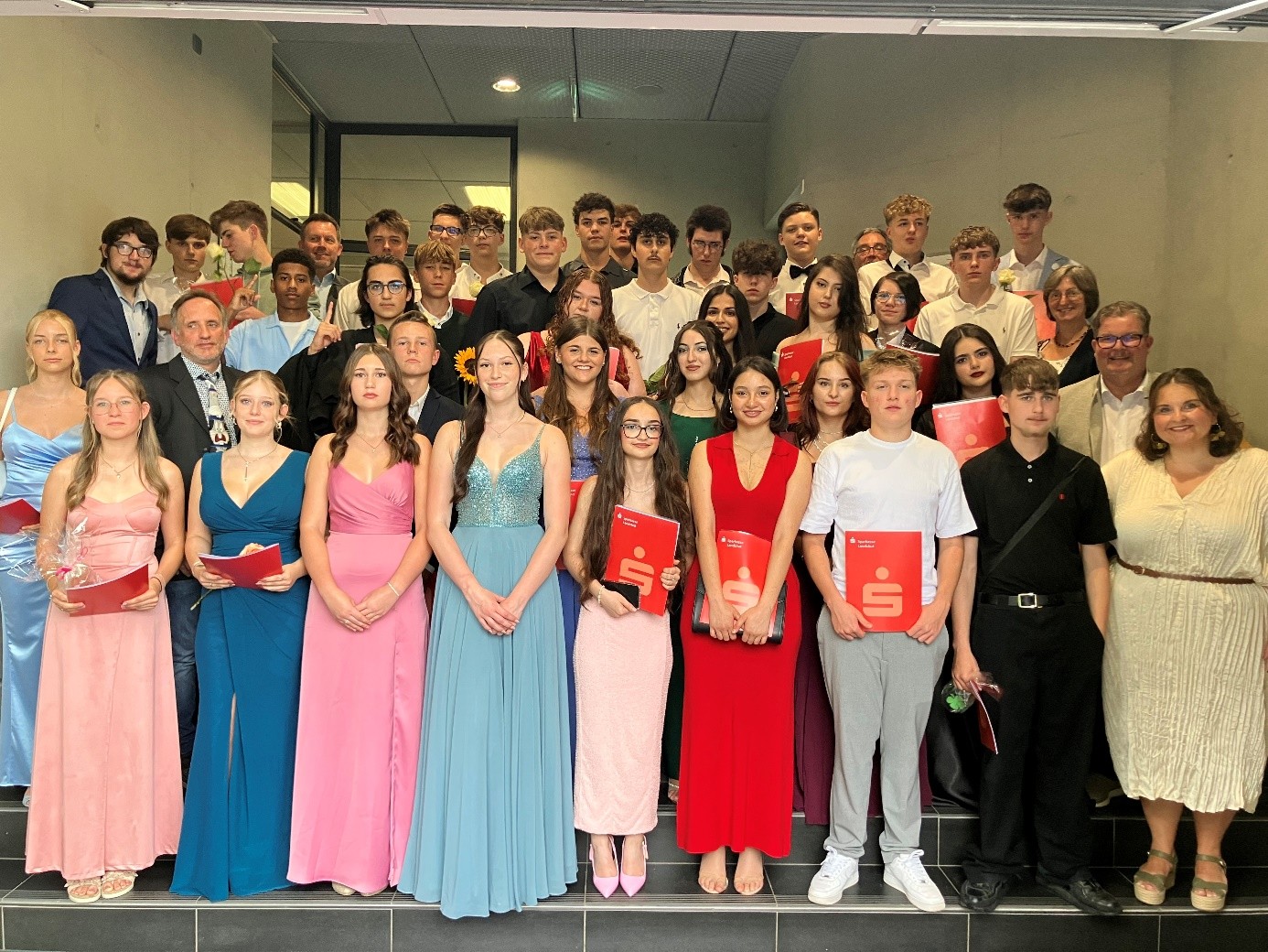 Abschlussfoto der 9. Klassen der Mittelschule